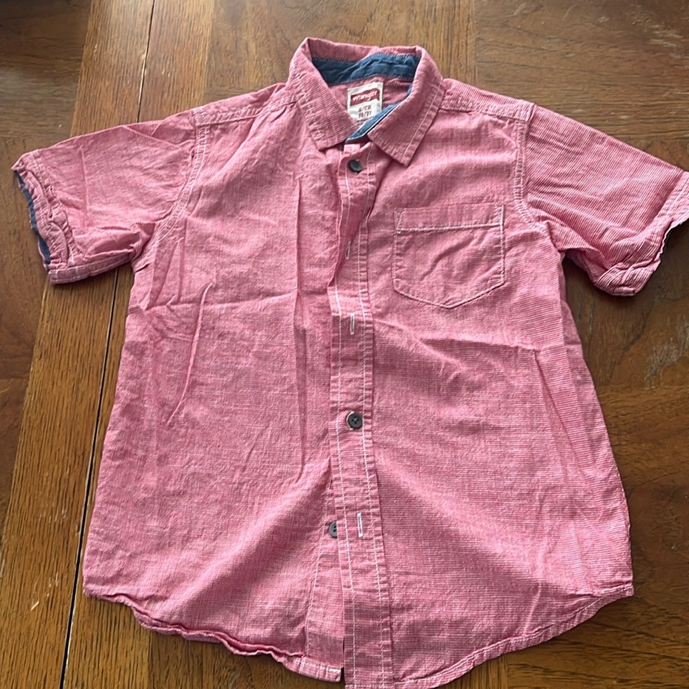 Boys Wrangler
Small 6/7
Red and white